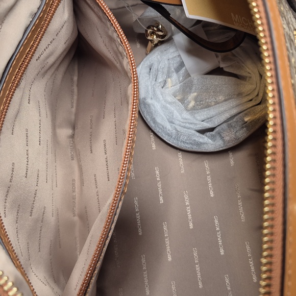 Michael Kors GRAYSON Satchel - Picture 14 of 16